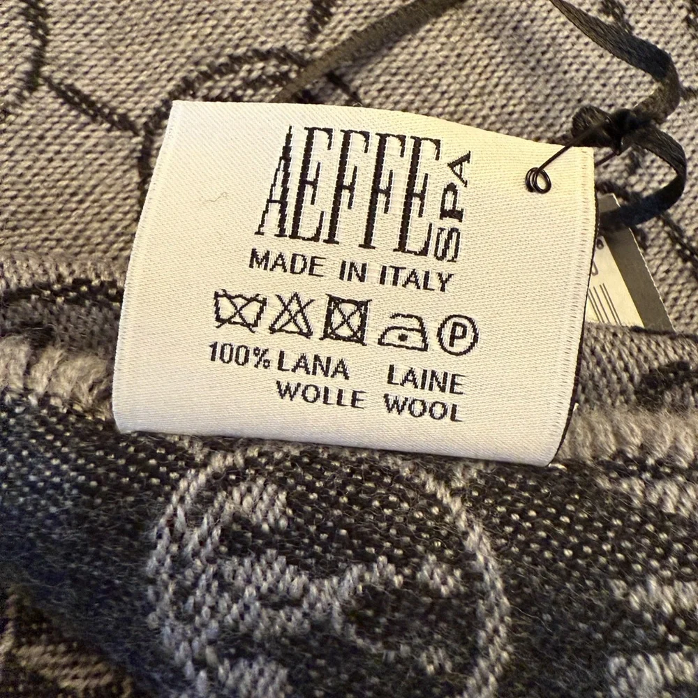 Moschino Gray and Black 100% Wool Fringe Throw Wrap Scarf. New With Tags - Picture 6 of 7